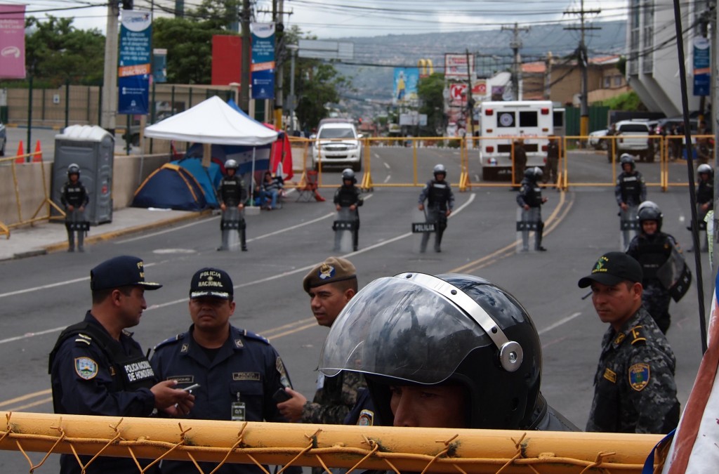 On the road adjacent to the Presidential Palace, the Police blockade the entrance to the peaceful hunger strike demanding the president's resignation. The strikers are in the tent on the left