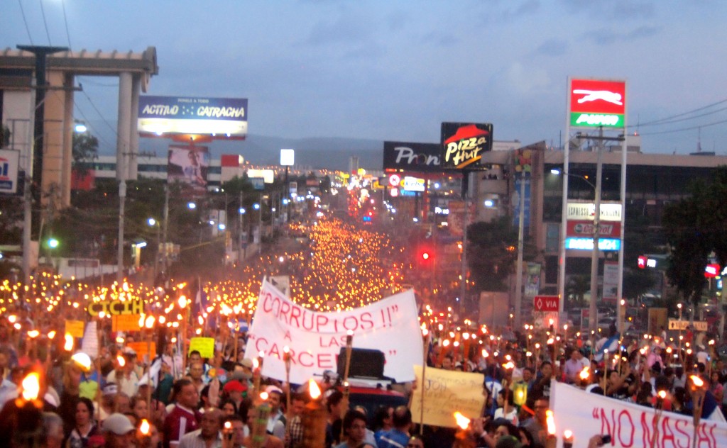 Tegucigalpa 26th June 2015 - a river of Antorchas protesters demands an end to corruption