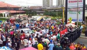 At the start of the anti-mining march the route past the Presidential House is blocked by a police line – the protesters moved up to the line in a show of their resolution to have their peaceful protest heard by the deaf ears of the president and the authorities